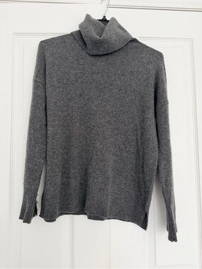 Alaskan Classic Gray Cashmere Turtleneck Sweater with pearl button cuffs - Women